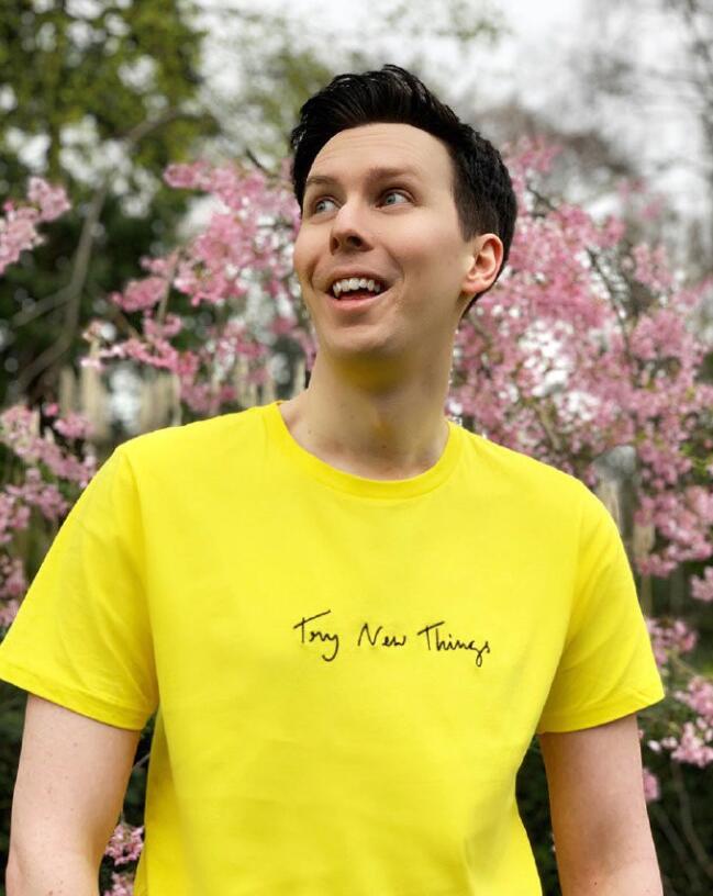 英国艺人菲尔·莱斯特(Phil Lester)出柜 