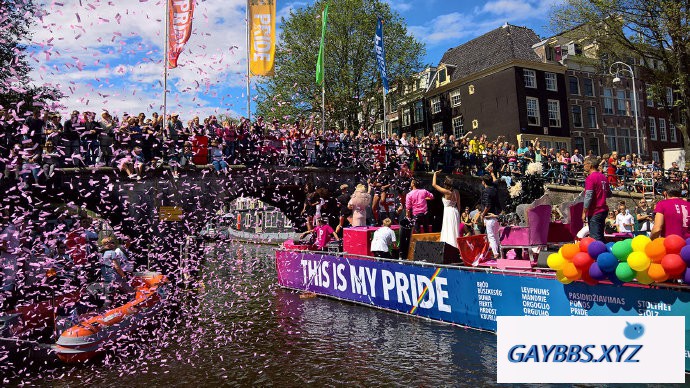 欧足联将首次参加荷京LGBT运河巡游 