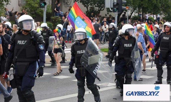 波兰：对抗“无LGBT”运动，网民发起“我是LGBT”运动 