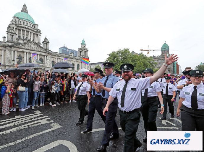 爱尔兰的总理参加北爱尔兰的LGBT骄傲游行 