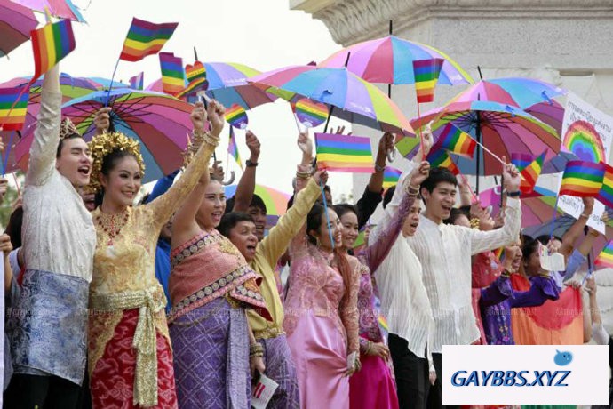泰国的同性伴侣法案：政府重新启动立法 