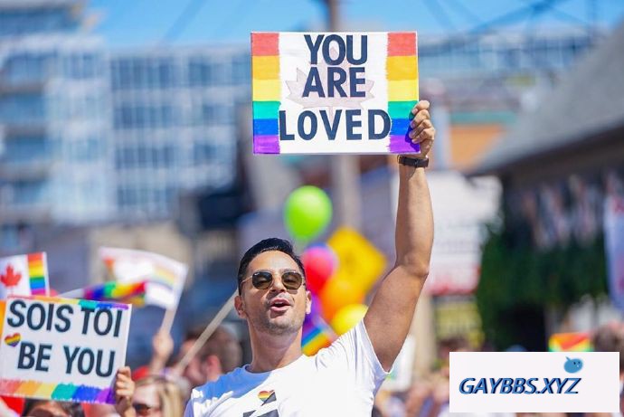加拿大首都市长首次以gay身份参加骄傲巡游 