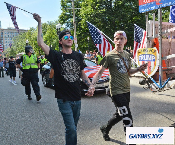 美国波士顿：异性恋骄傲游-行在争议声中登场 