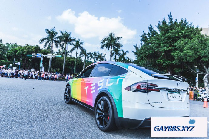 Tesla在台湾推出彩虹车试驾 特斯拉,台湾同志游行,台湾骄傲节
