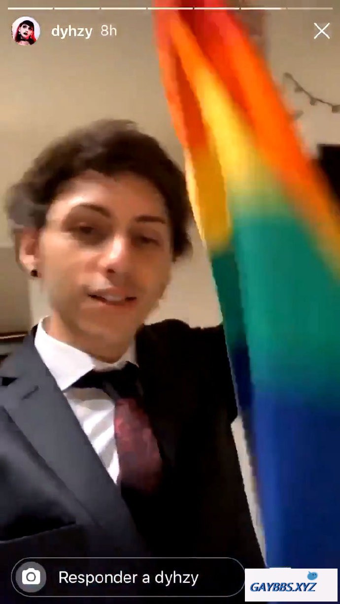 阿根廷新总统就职，儿子带着彩虹旗出席仪式 阿根廷,彩虹旗,总统