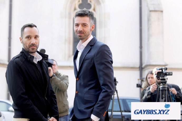 克罗地亚法院为同性伴侣养育孩子铺平道路 