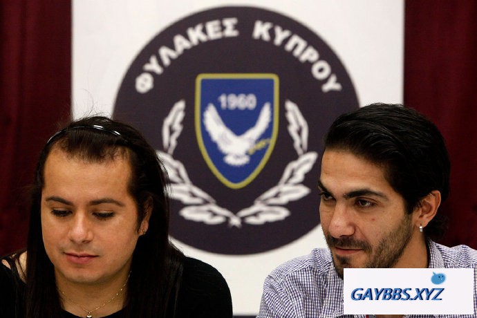 为了和狱中伴侣在一起，塞浦路斯同志故意犯法入狱 