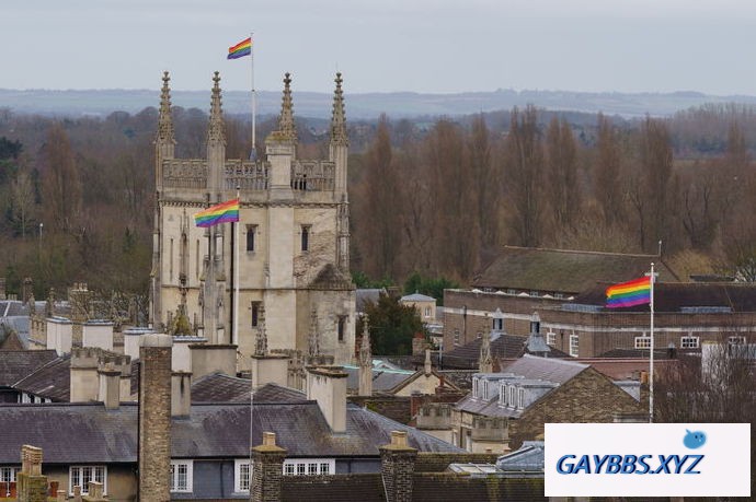 英国：LGBT历史月，剑桥大学升彩虹旗 LGBT,剑桥大学,彩虹旗