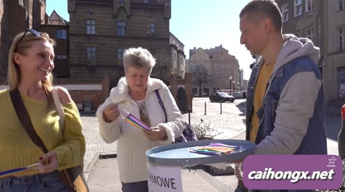 波兰：同性伴侣街头免费送彩虹口罩 同性伴侣,波兰,恐同