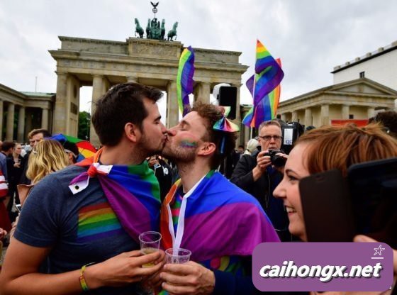 德国国会通过法案，禁止对未成年人“治疗同性恋” 