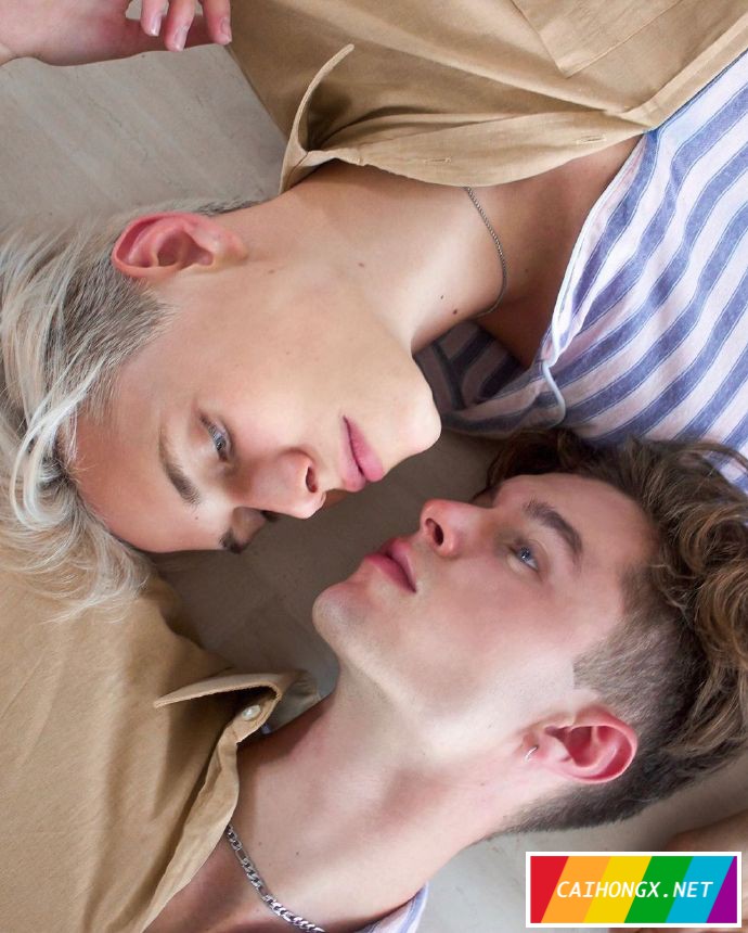 瑞士男模情侣：我们的爱每天都变得更浓 