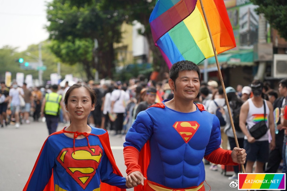 高雄同志大游行热烈登场 骄傲月