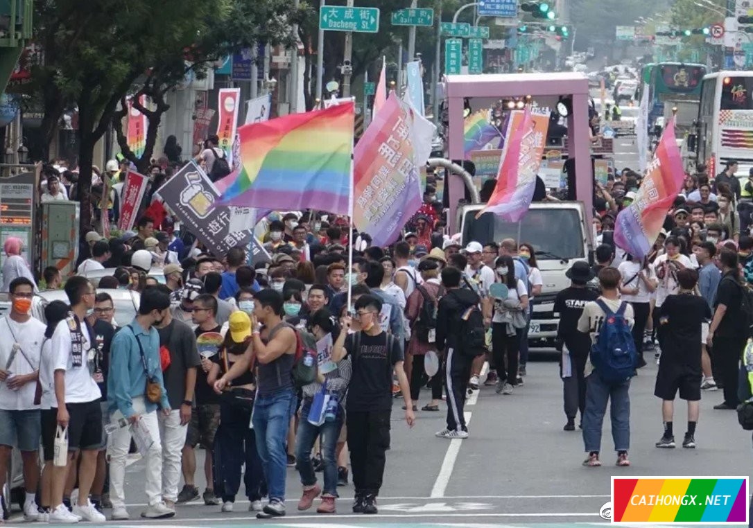 高雄同志大游行热烈登场 骄傲月