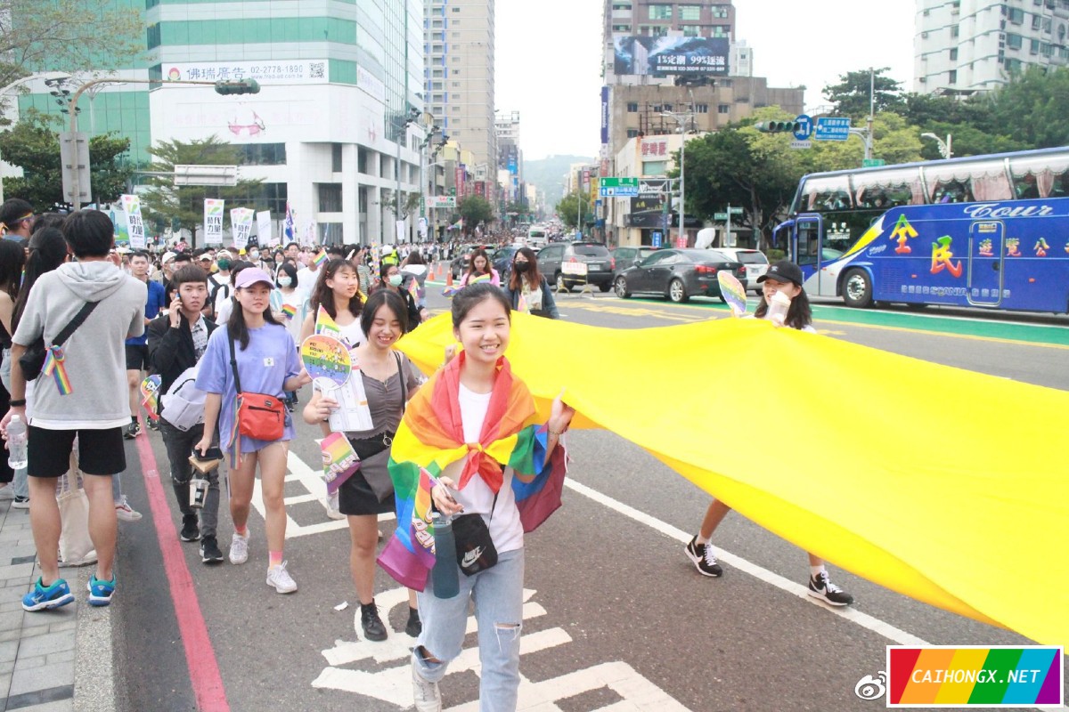 高雄同志大游行热烈登场 骄傲月