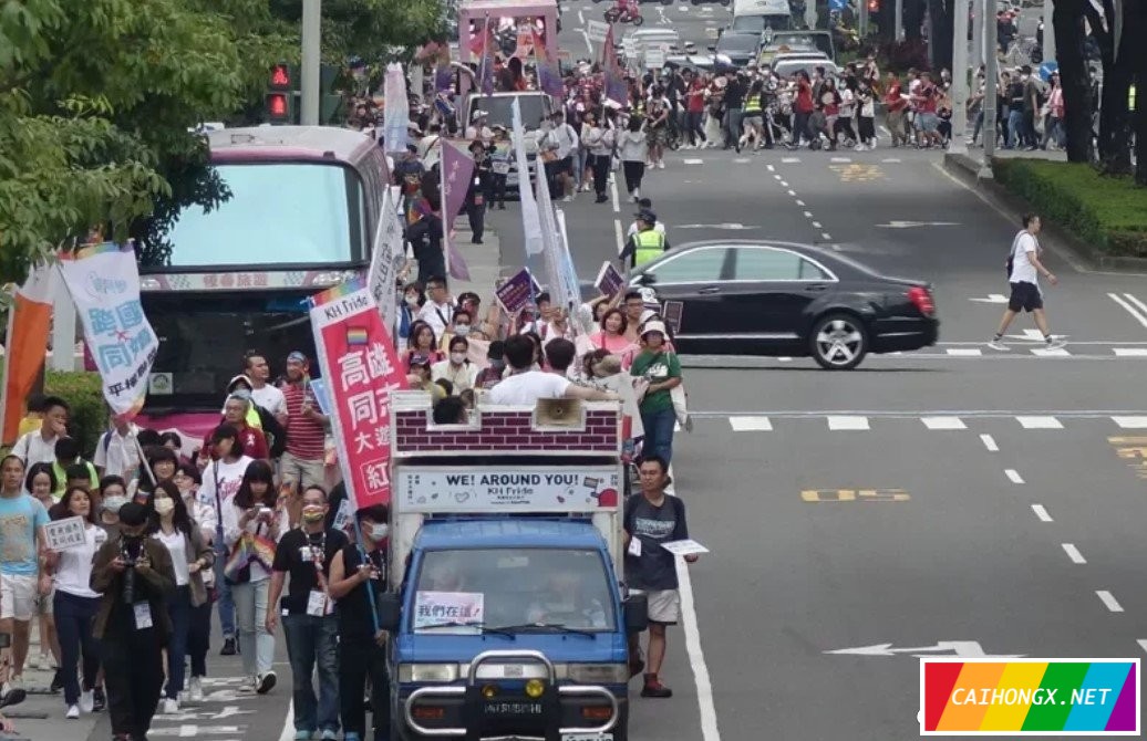 高雄同志大游行热烈登场 骄傲月