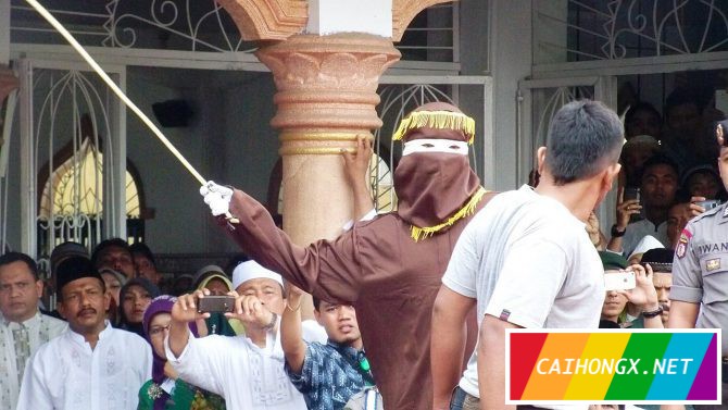 印尼男子因“同性恋罪”被抓，警察局长发表反同言论 反同