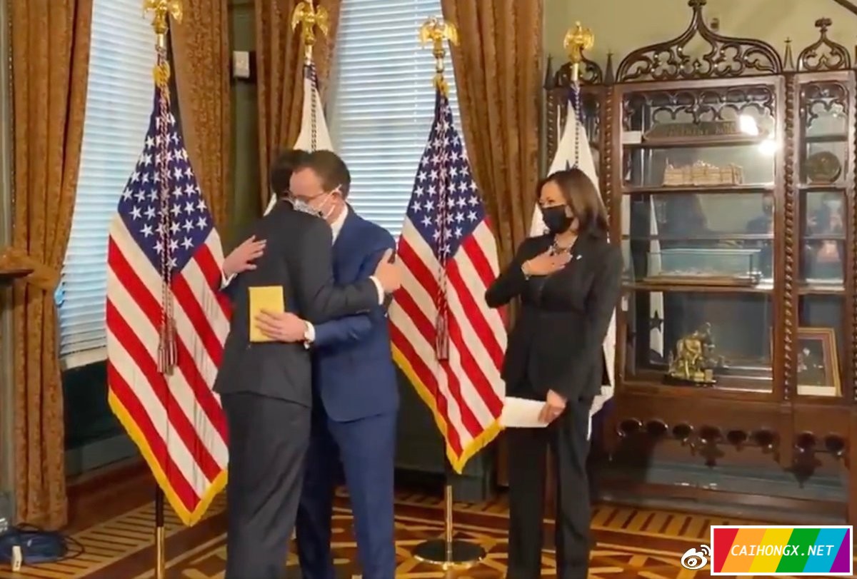 同性配偶陪伴，布蒂吉格宣誓就任美国交通部长 同性配偶,同性婚姻,同性伴侣