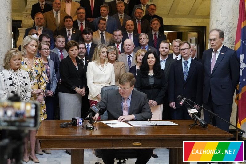 美国密西西比州长签署跨性别者禁赛法案 跨性别者,恐同