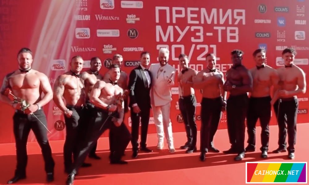 俄罗斯音乐奖项因半裸男模走红毯被指控“宣传同性恋” 