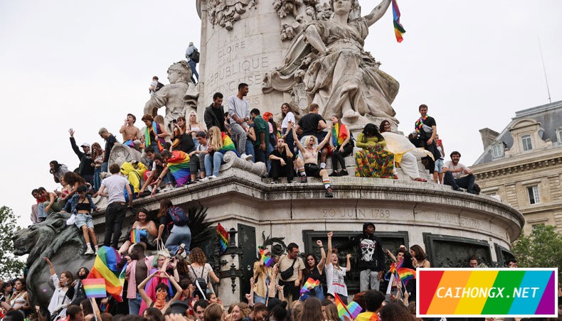 世界各地一些城市庆祝骄傲月举行LGBT行进活动 LGBT,骄傲月