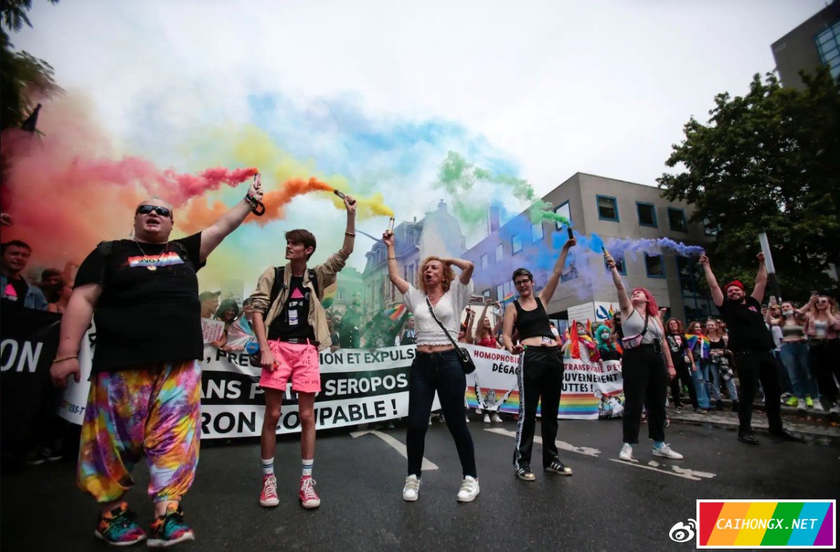 世界各地一些城市庆祝骄傲月举行LGBT行进活动 LGBT,骄傲月