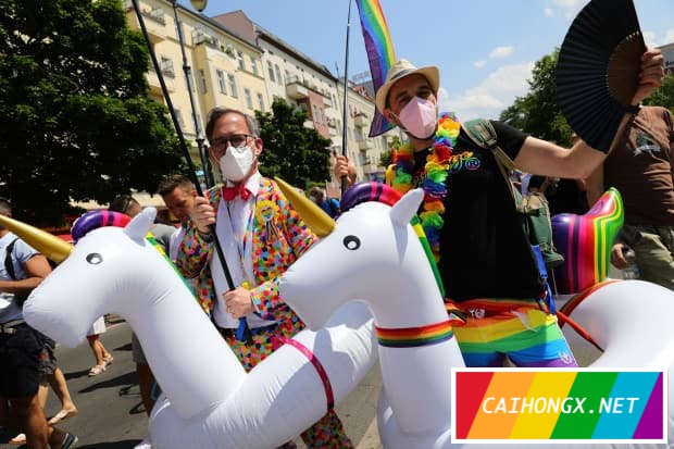 世界各地一些城市庆祝骄傲月举行LGBT行进活动 LGBT,骄傲月