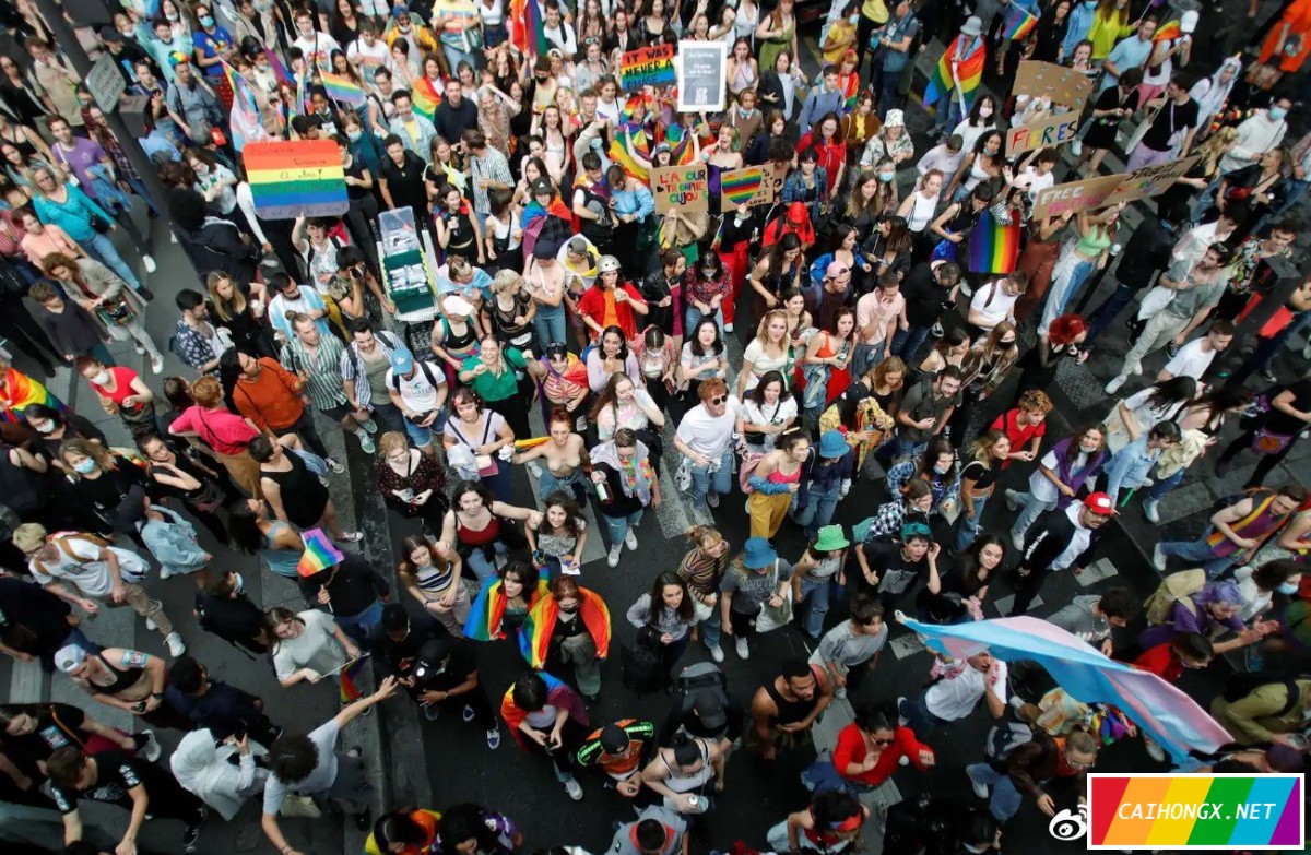 世界各地一些城市庆祝骄傲月举行LGBT行进活动 LGBT,骄傲月