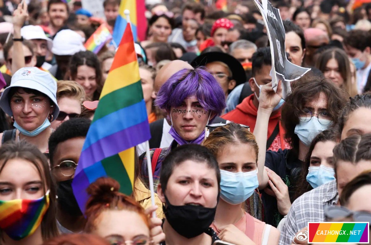 世界各地一些城市庆祝骄傲月举行LGBT行进活动 LGBT,骄傲月