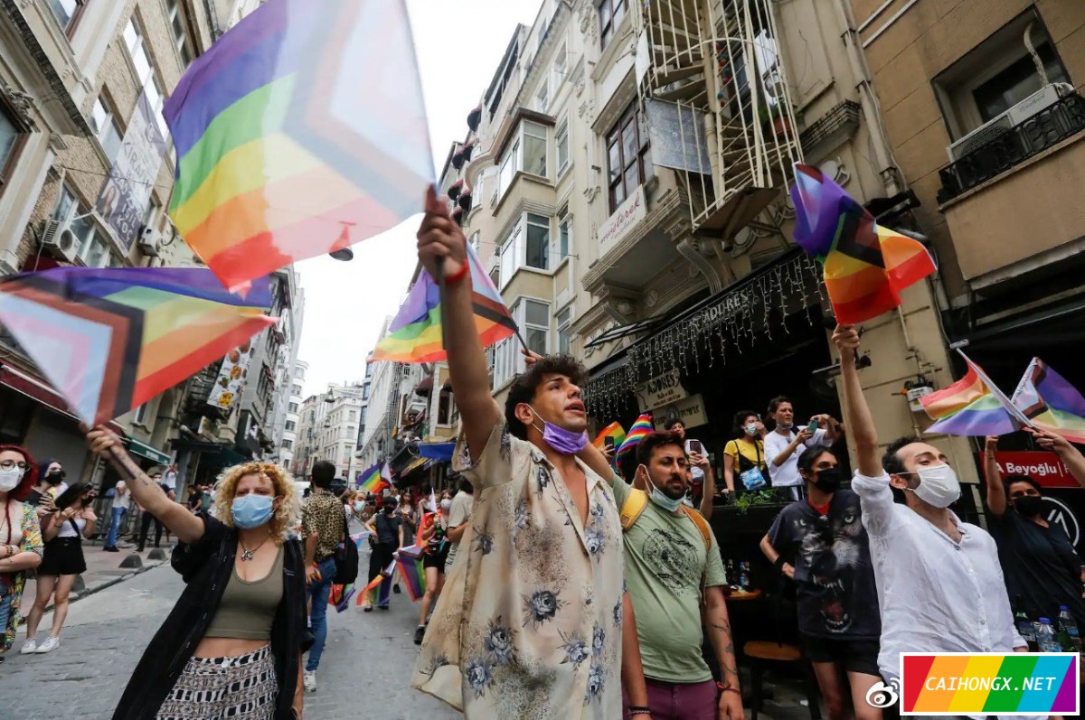 世界各地一些城市庆祝骄傲月举行LGBT行进活动 LGBT,骄傲月