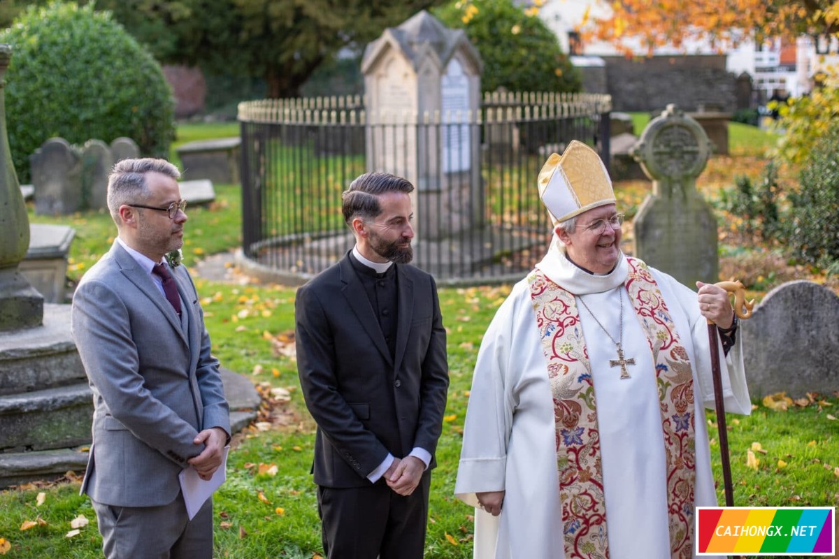 史上首次！威尔士教会神父为同性恋神父和丈夫主持婚礼 同性婚姻,同志婚礼,神父