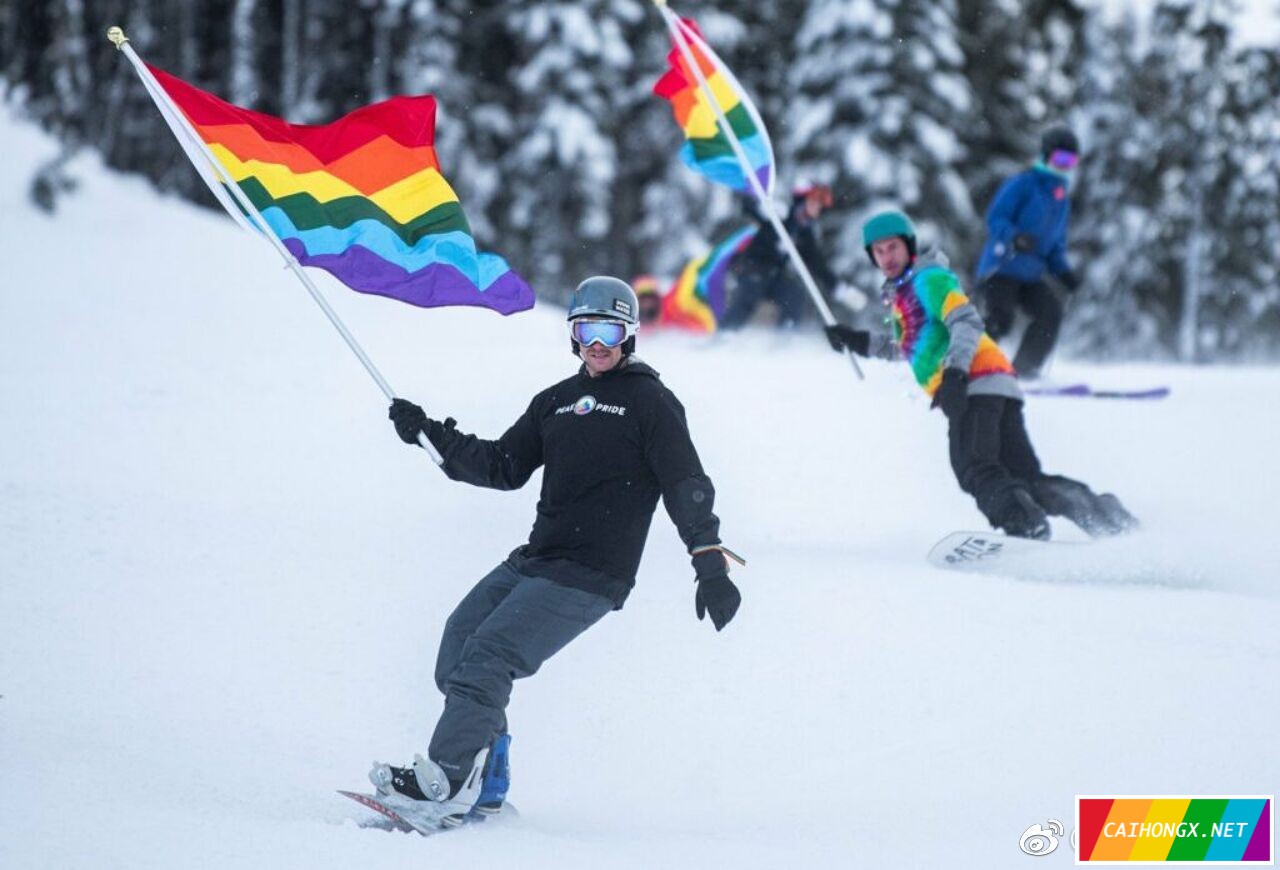 充满彩虹气息的冬季滑雪活动 