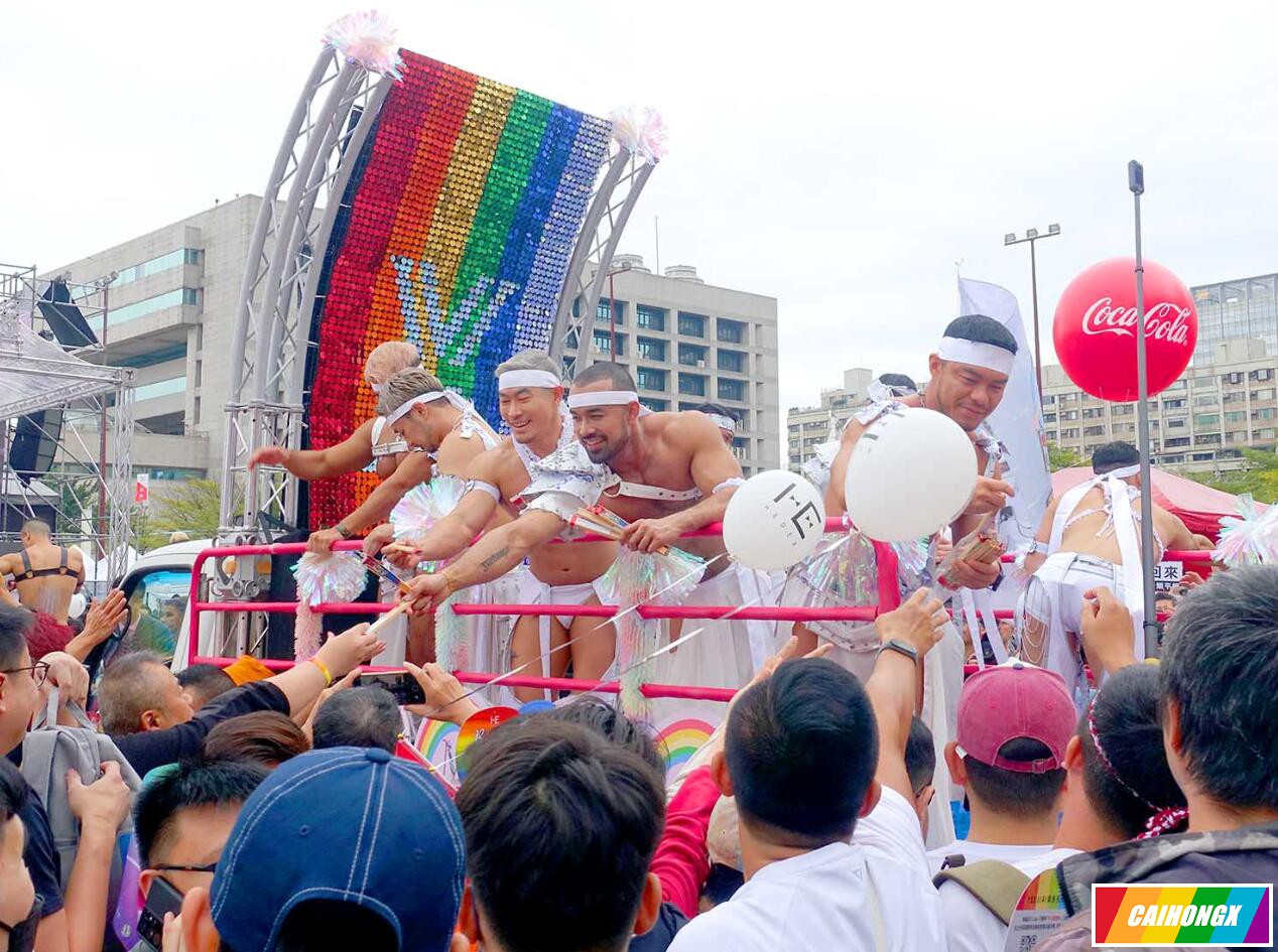 直击台湾同志大游行 高举彩虹旗倡多元同行 LGBTQ,同性婚姻,同志游行